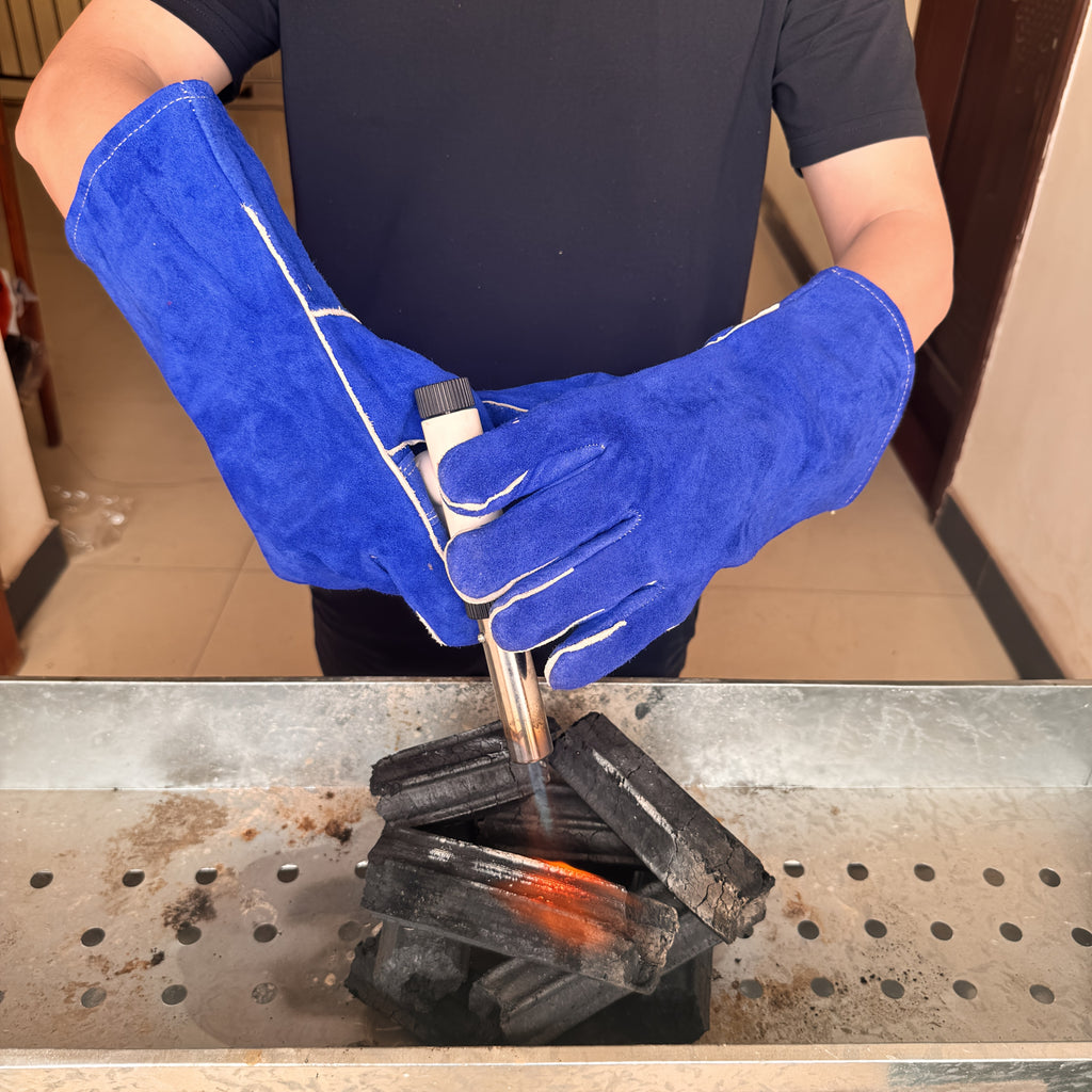 A Set of Durable Cowhide Gloves Designed for Heavy-Duty Work, Featuring High Heat Resistance, Flame Retardant Properties, And Wear Resistance. These Extended Welding Gloves Are Ideal for Driving, Gardening, Agriculture, And Handling Tasks